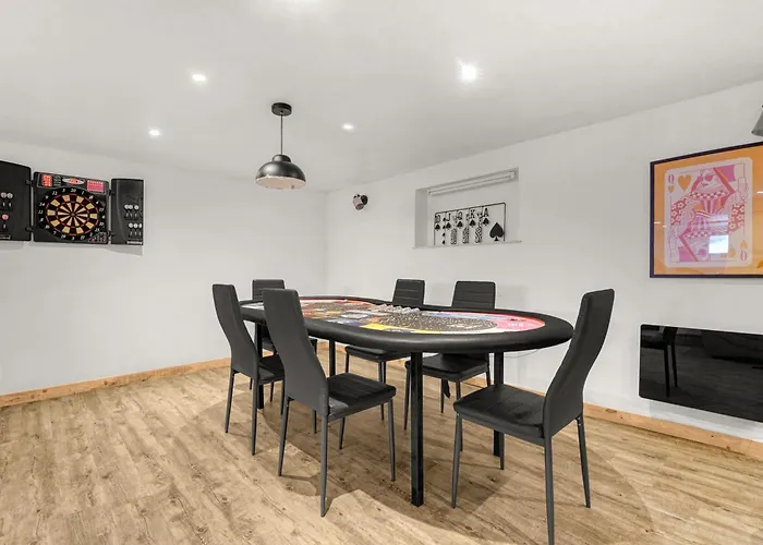 Rose - Padel - Piscine - Cinema & Poker *