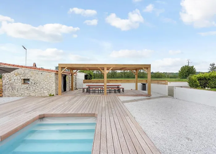 Rose - Padel - Piscine - Cinema & Poker *