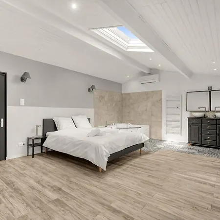 Rose - Padel - Piscine - Cinema & Poker Saint-Jory