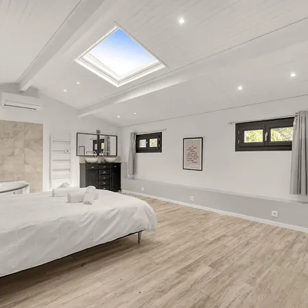 Rose - Padel - Piscine - Cinema & Poker Saint-Jory