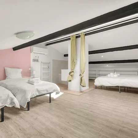 Rose - Padel - Piscine - Cinema & Poker