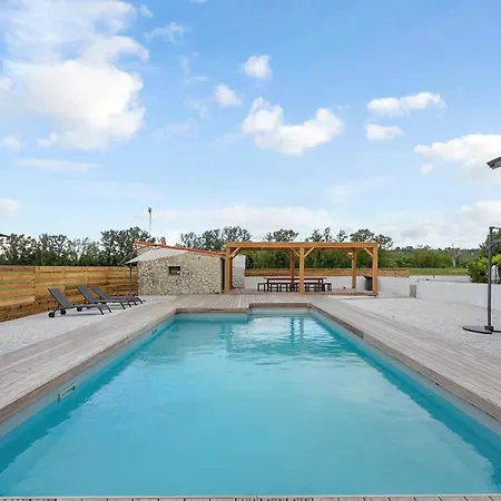 Rose - Padel - Piscine - Cinema & Poker *