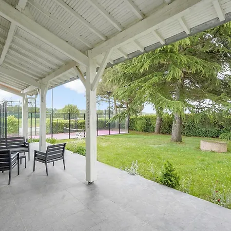 Rose - Padel - Piscine - Cinema & Poker