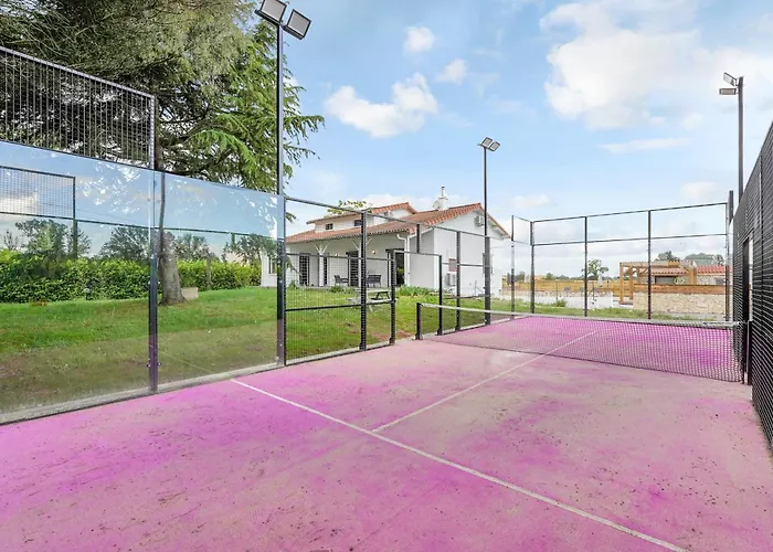 Rose - Padel - Piscine - Cinema & Poker