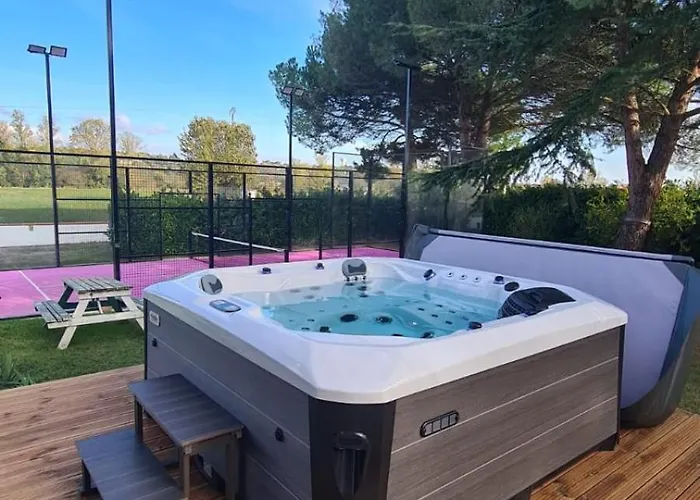 Rose - Padel - Piscine - Cinema & Poker *